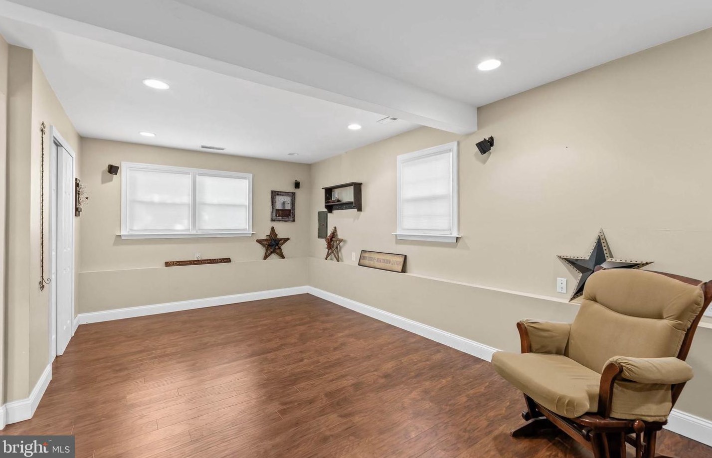 124 Riv Dr Ave, Pennsville NJ 08070-2247 exterior