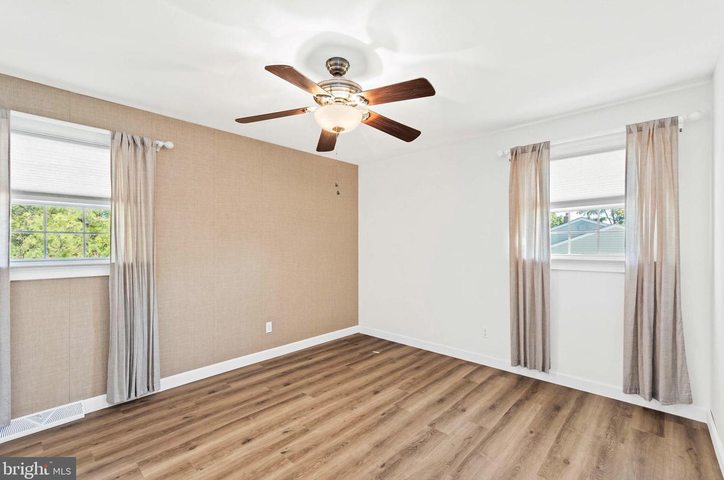 124 Riv Dr Ave, Pennsville NJ 08070-2247 exterior