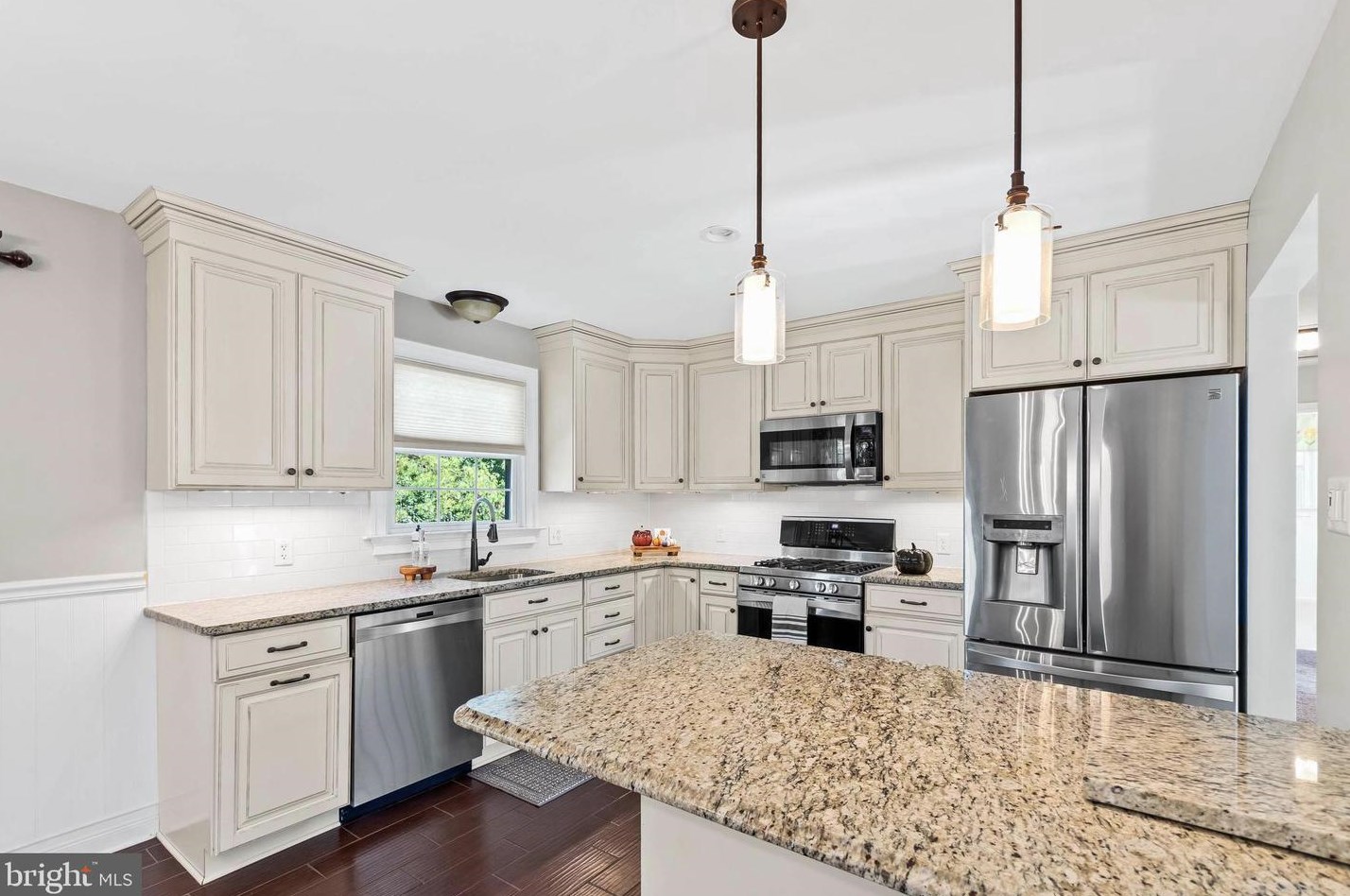 124 Riv Dr Ave, Pennsville NJ 08070-2247 exterior