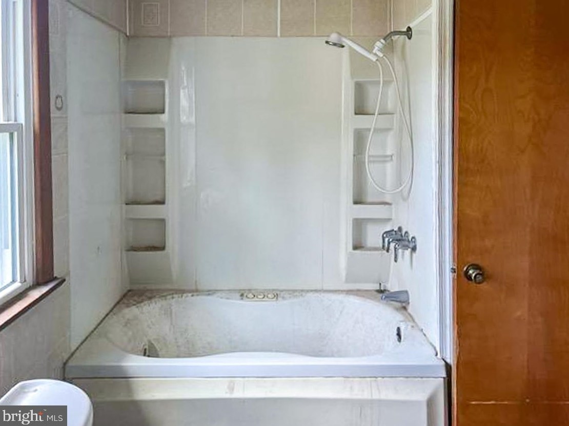 42 Penn Bch Dr, Pennsville NJ 08070-3643 exterior