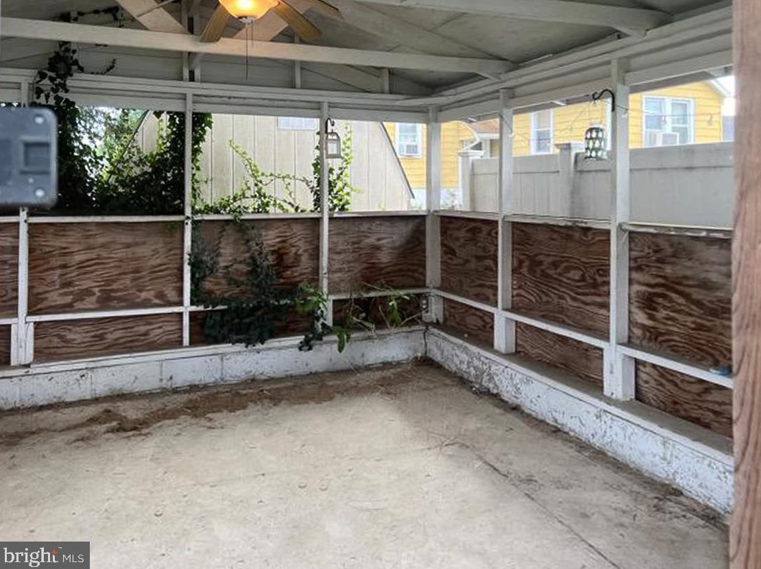 42 Penn Bch Dr, Pennsville NJ 08070-3643 exterior