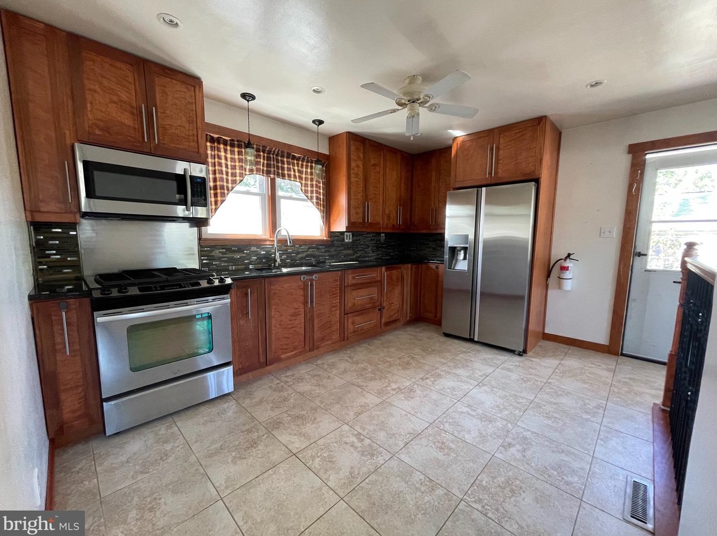 33 Harvard Rd, Pennsville NJ 08070-3603 exterior