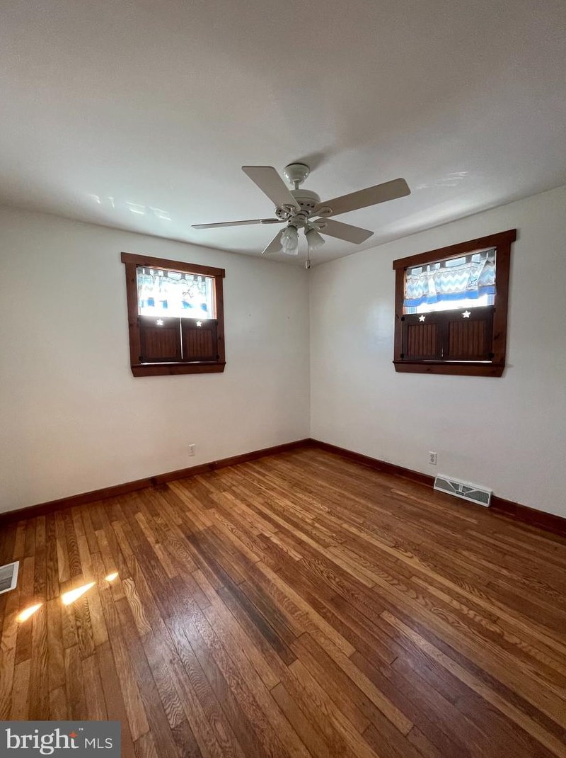 33 Harvard Rd, Pennsville NJ 08070-3603 exterior