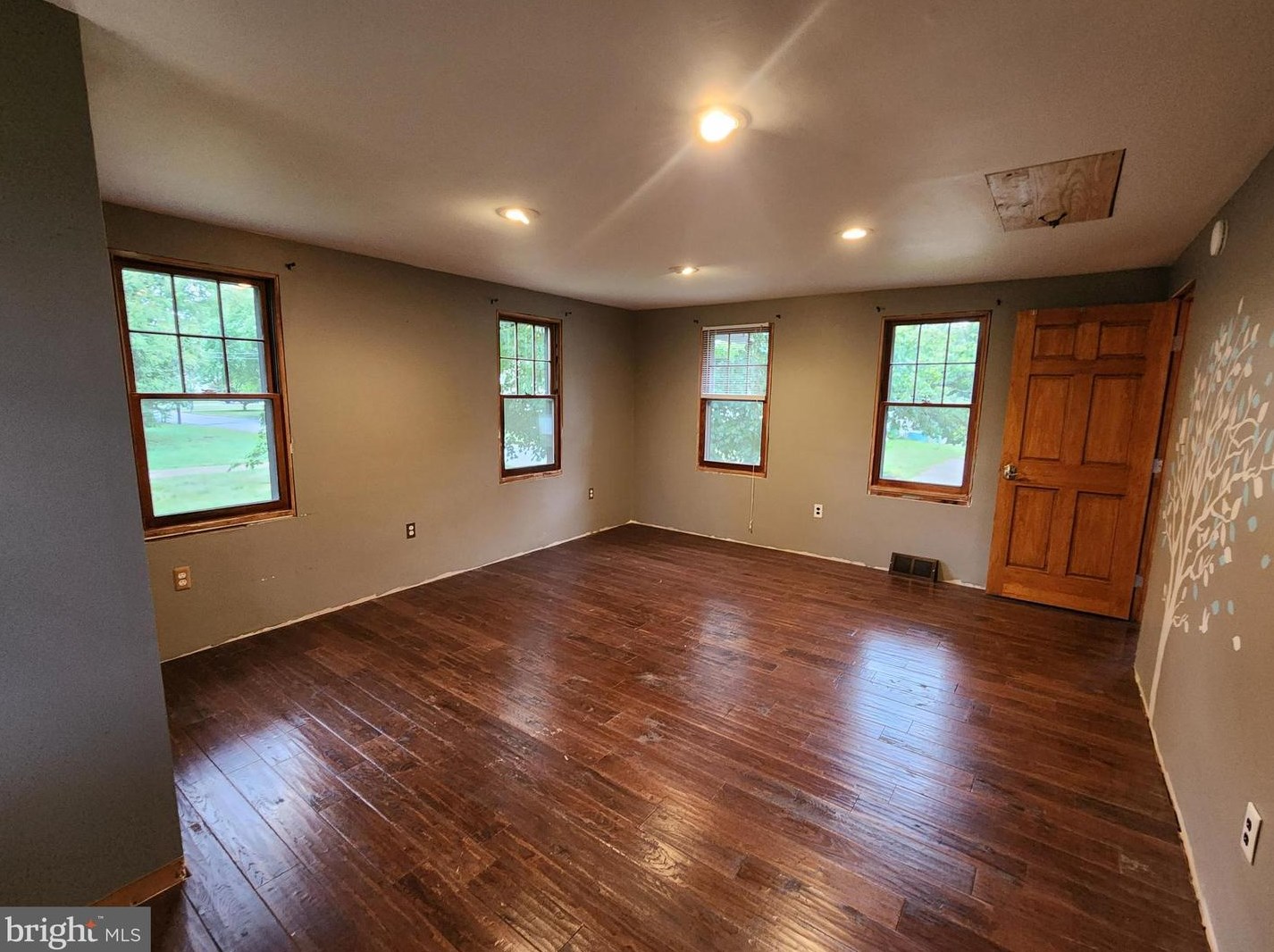 70 Heron Ave, Pennsville NJ 08070-1307 exterior