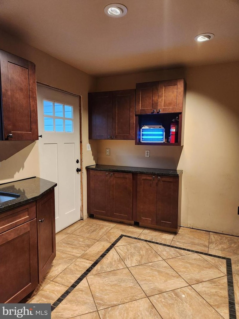 70 Heron Ave, Pennsville NJ 08070-1307 exterior