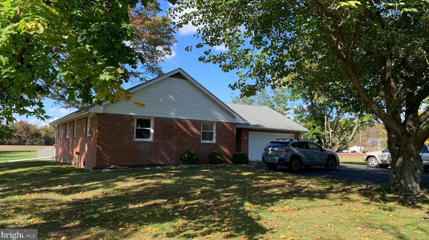 116 Golfwood Ave, Carneys Point Township NJ  08069-2251 exterior