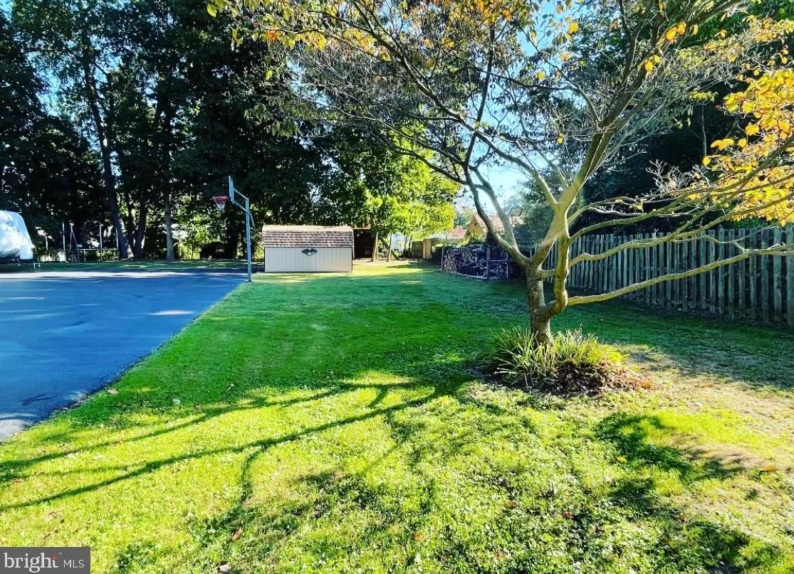 46 Delaware Ave, Pennsville NJ 08070-1825 exterior