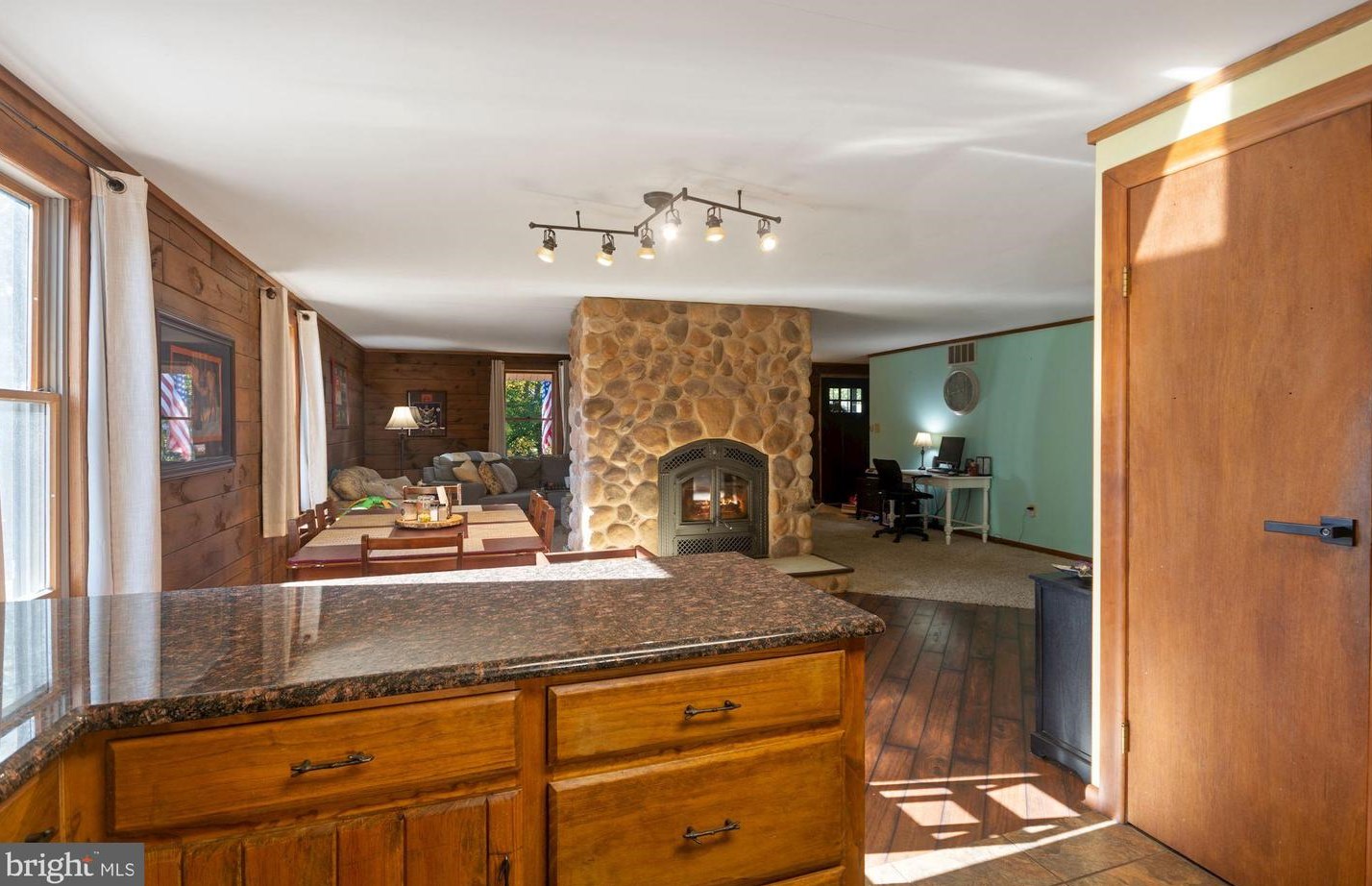 46 Delaware Ave, Pennsville NJ 08070-1825 exterior