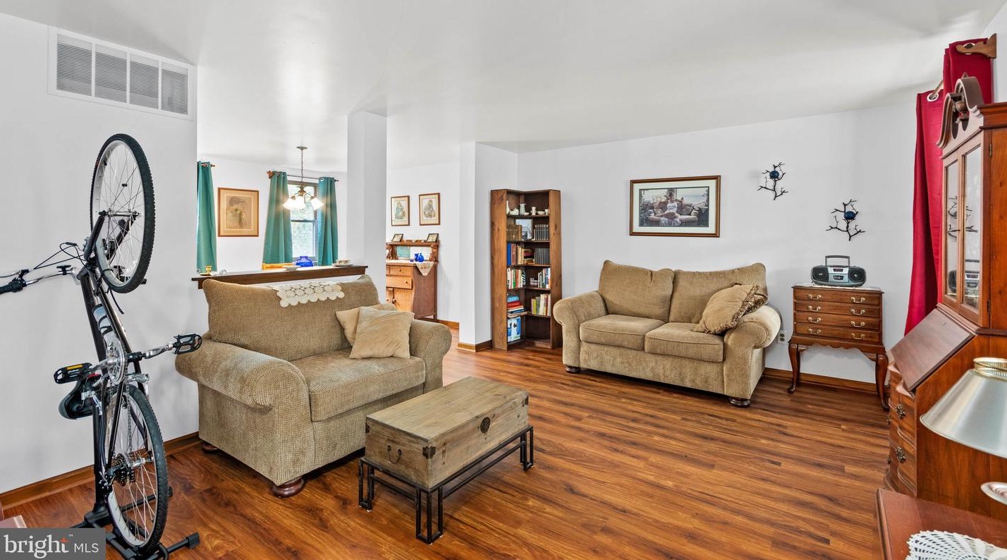 75 Pennsville Auburn Rd, Carneys Point Township NJ  08069-3625 exterior