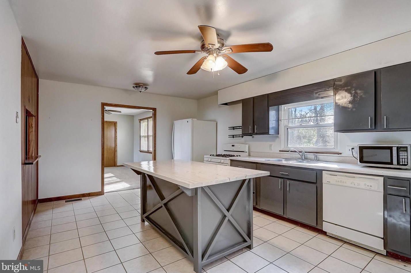 145 Harvard Rd, Pennsville NJ 08070-2927 exterior