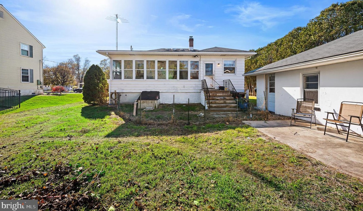 142 Eaton Rd, Pennsville NJ 08070-2446 exterior