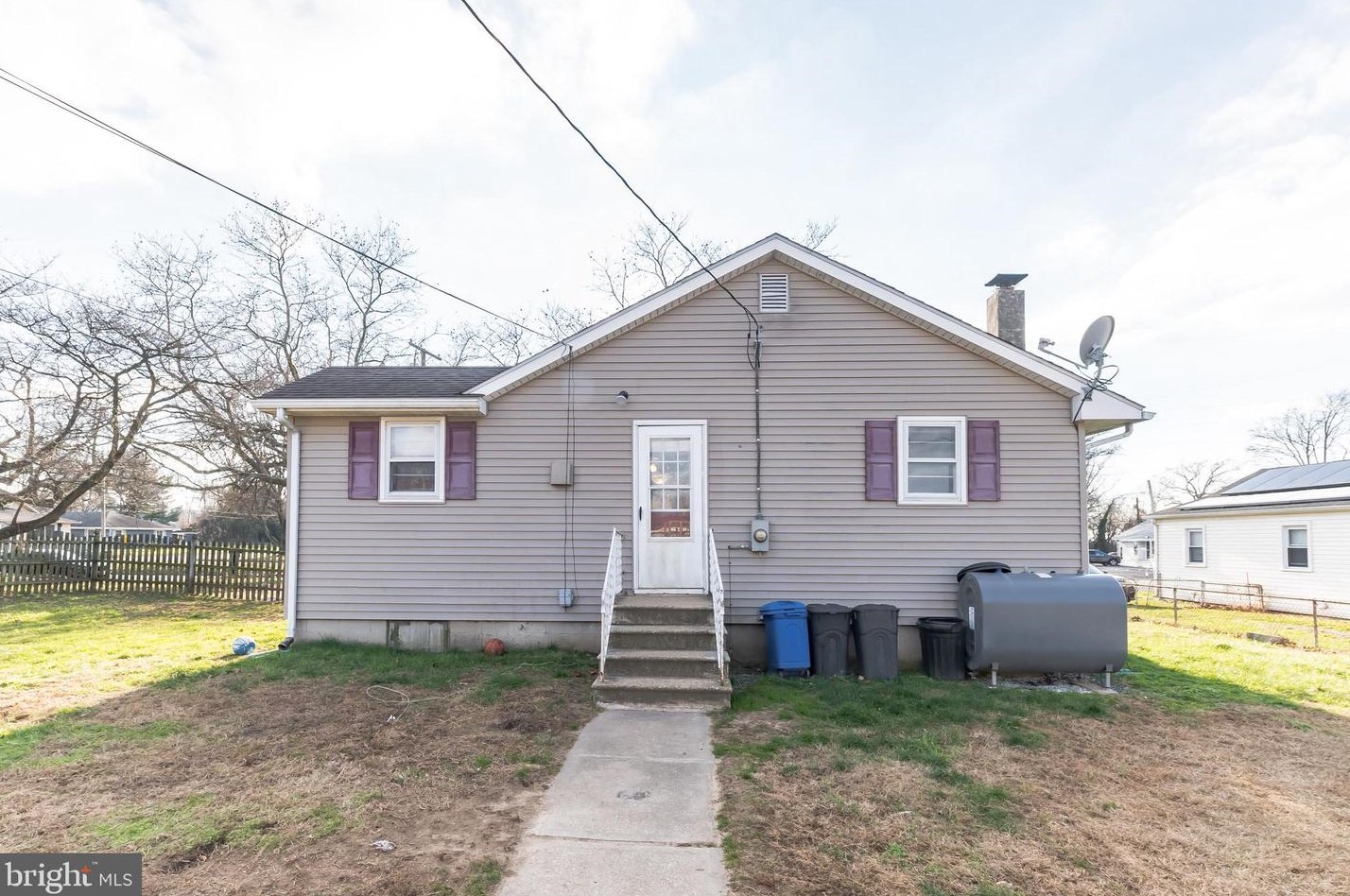 86 Highland Ave, Pennsville NJ  08070-2209 exterior