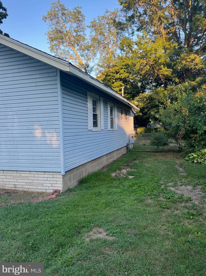 287 C St, Carneys Point Township NJ  08069-2334 exterior