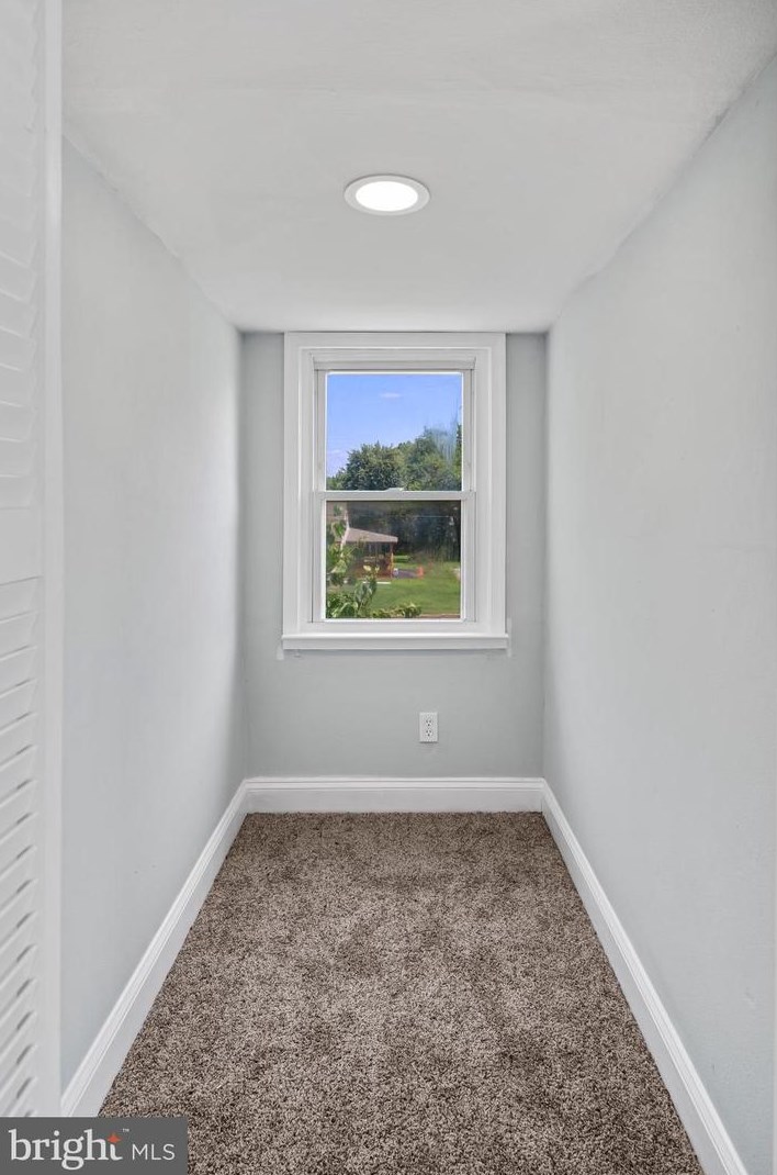 174 Dolbow Ave, Carneys Point Township NJ  08069-3102 exterior