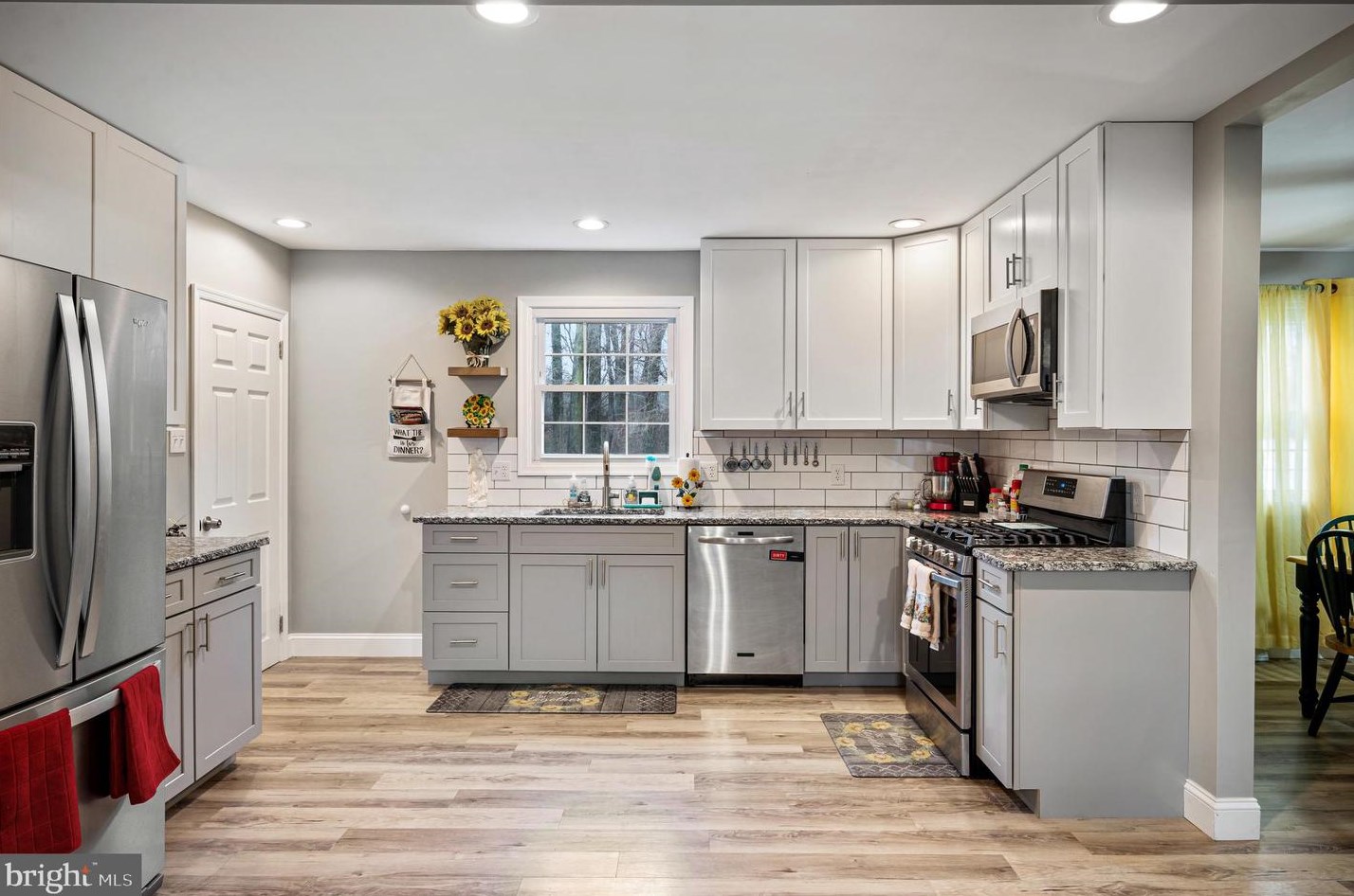 8 Woodside Pl, Pennsville NJ  08070-1319 exterior
