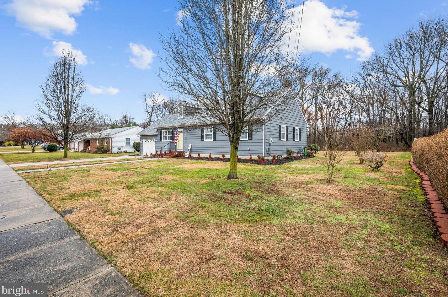 8 Woodside Pl, Pennsville NJ  08070-1319 exterior