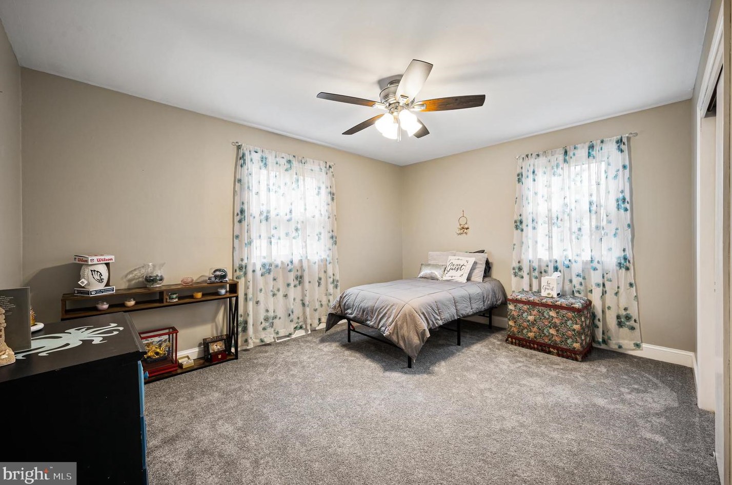 8 Woodside Pl, Pennsville NJ  08070-1319 exterior