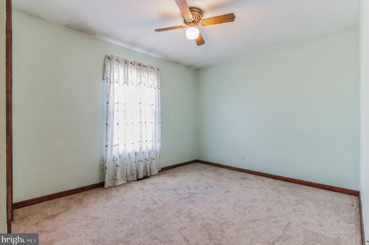 5 New Freedom Rd, Aura NJ  08343-1834 exterior