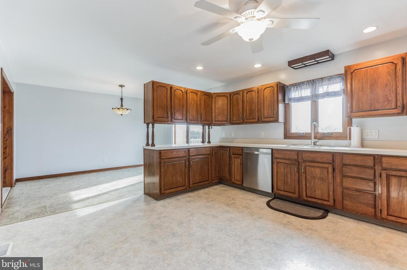 5 New Freedom Rd, Aura NJ  08343-1834 exterior