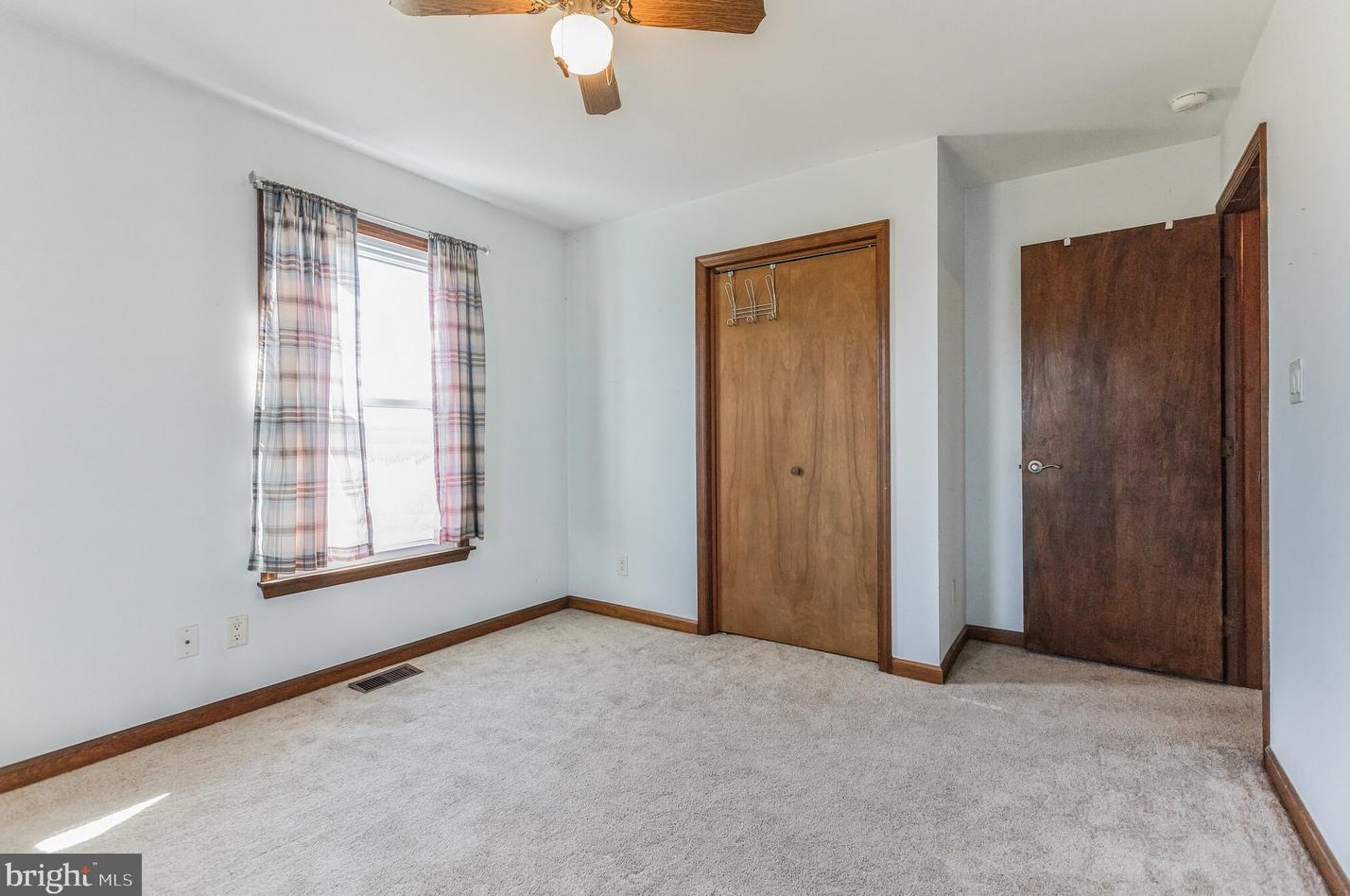 5 New Freedom Rd, Aura NJ  08343-1834 exterior