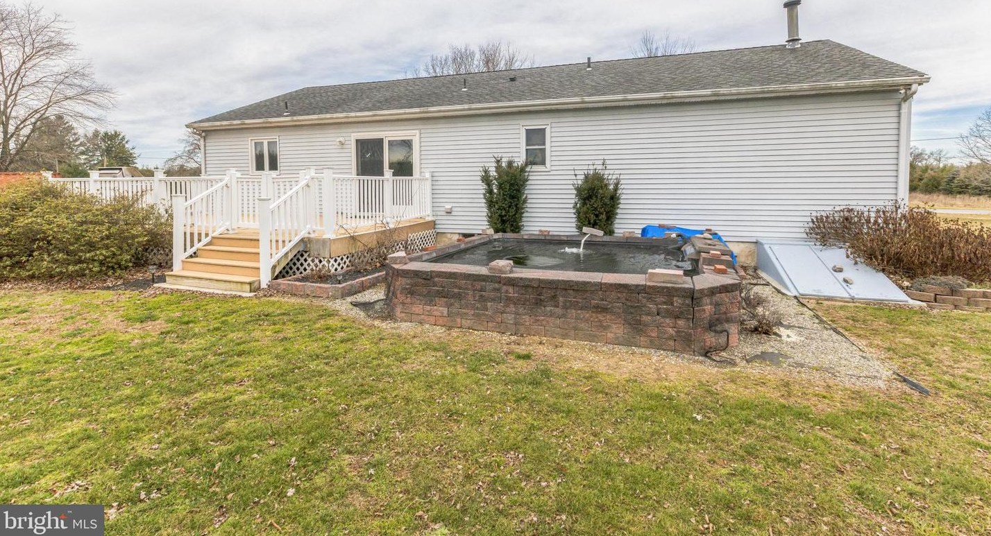 5 New Freedom Rd, Aura NJ  08343-1834 exterior