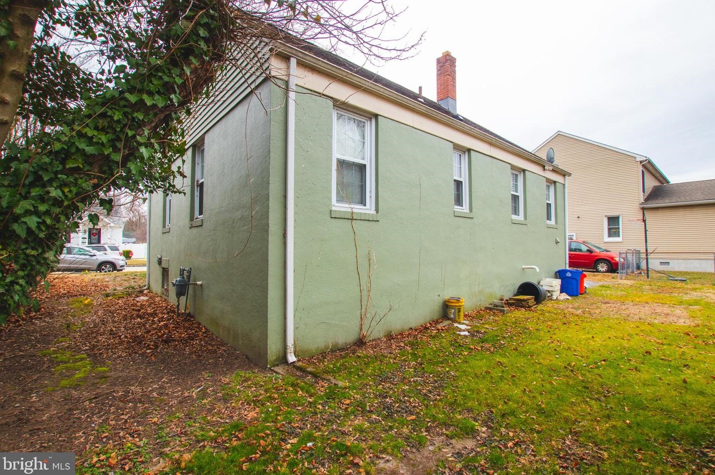 425 Ives Ave, Carneys Point Township NJ  08069-2615 exterior