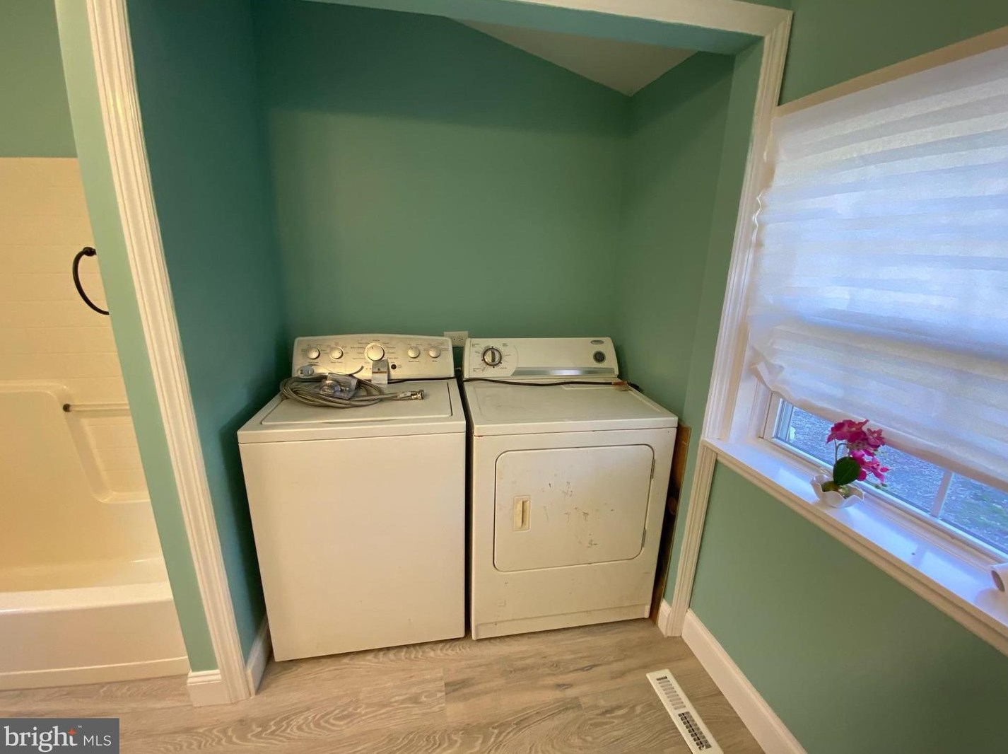 7 Miller Ave, Carneys Point Township NJ  08069-1501 exterior