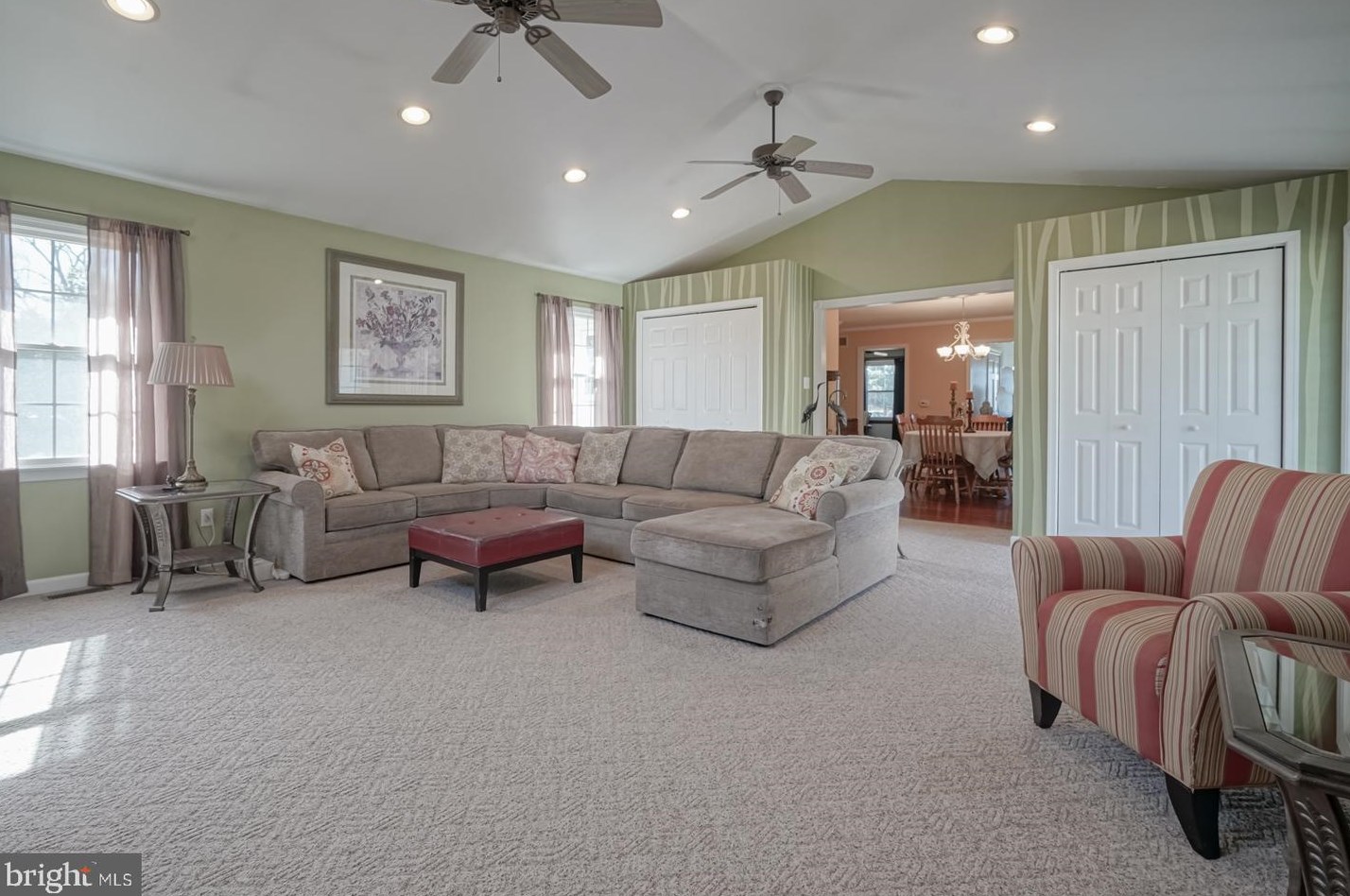 178 River Dr, Pennsville NJ  08070-1633 exterior