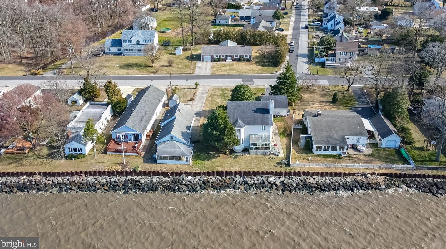 178 River Dr, Pennsville NJ  08070-1633 exterior