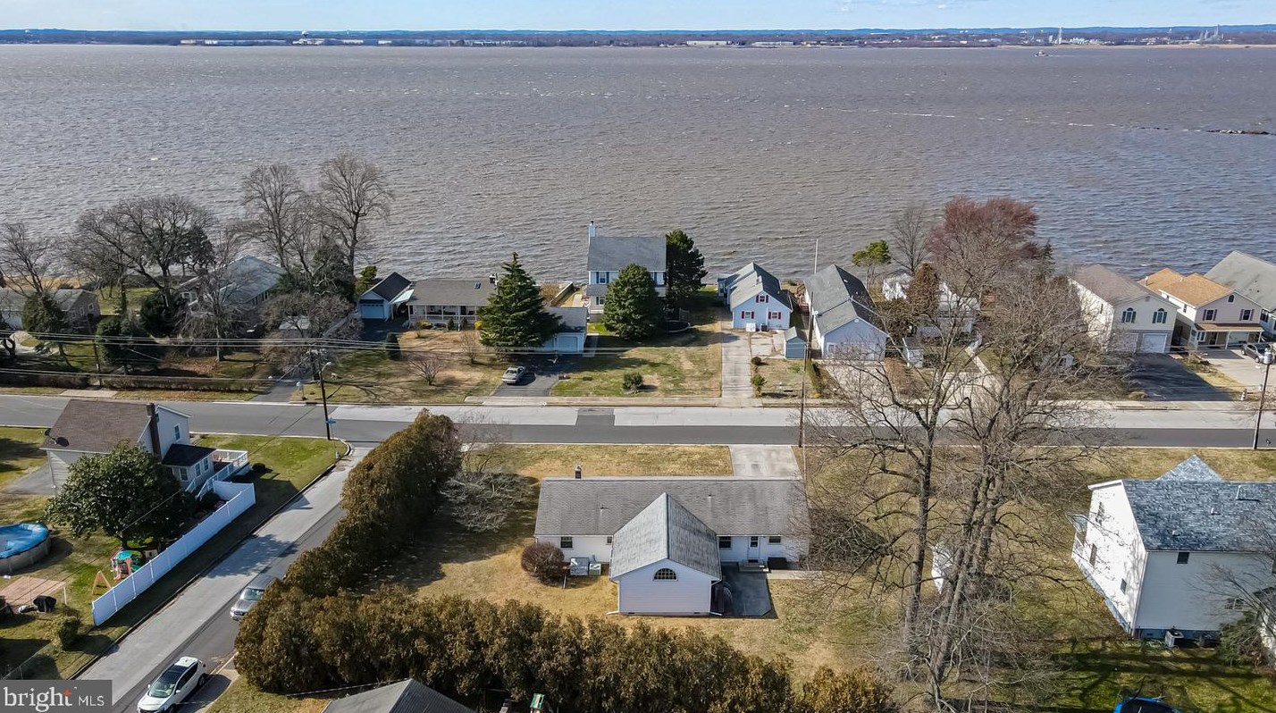 178 River Dr, Pennsville NJ  08070-1633 exterior