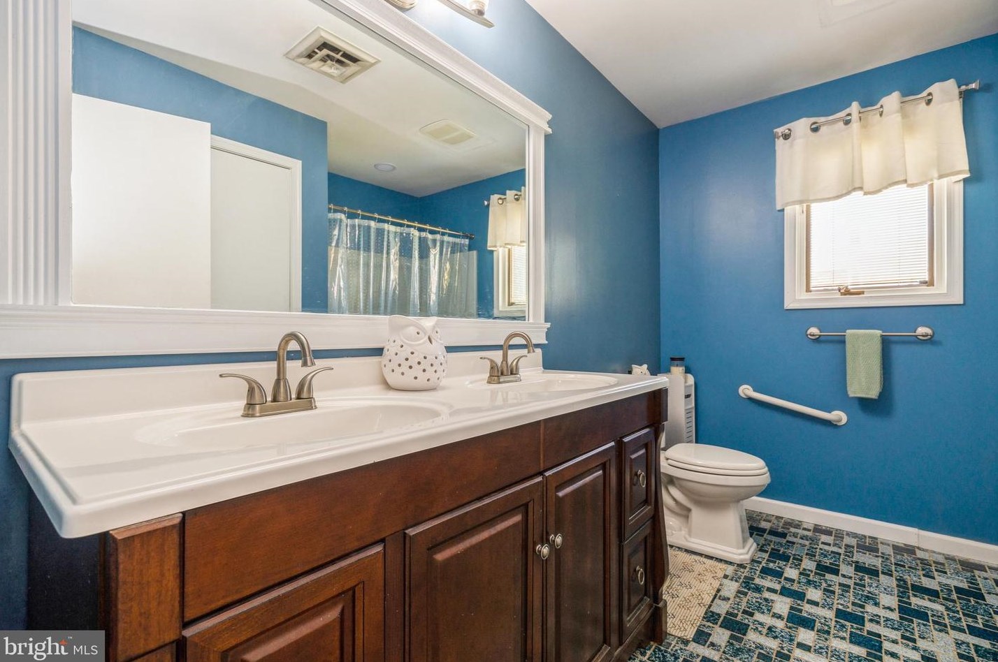 18 Grace Ave, Pennsville NJ  08070-1205 exterior