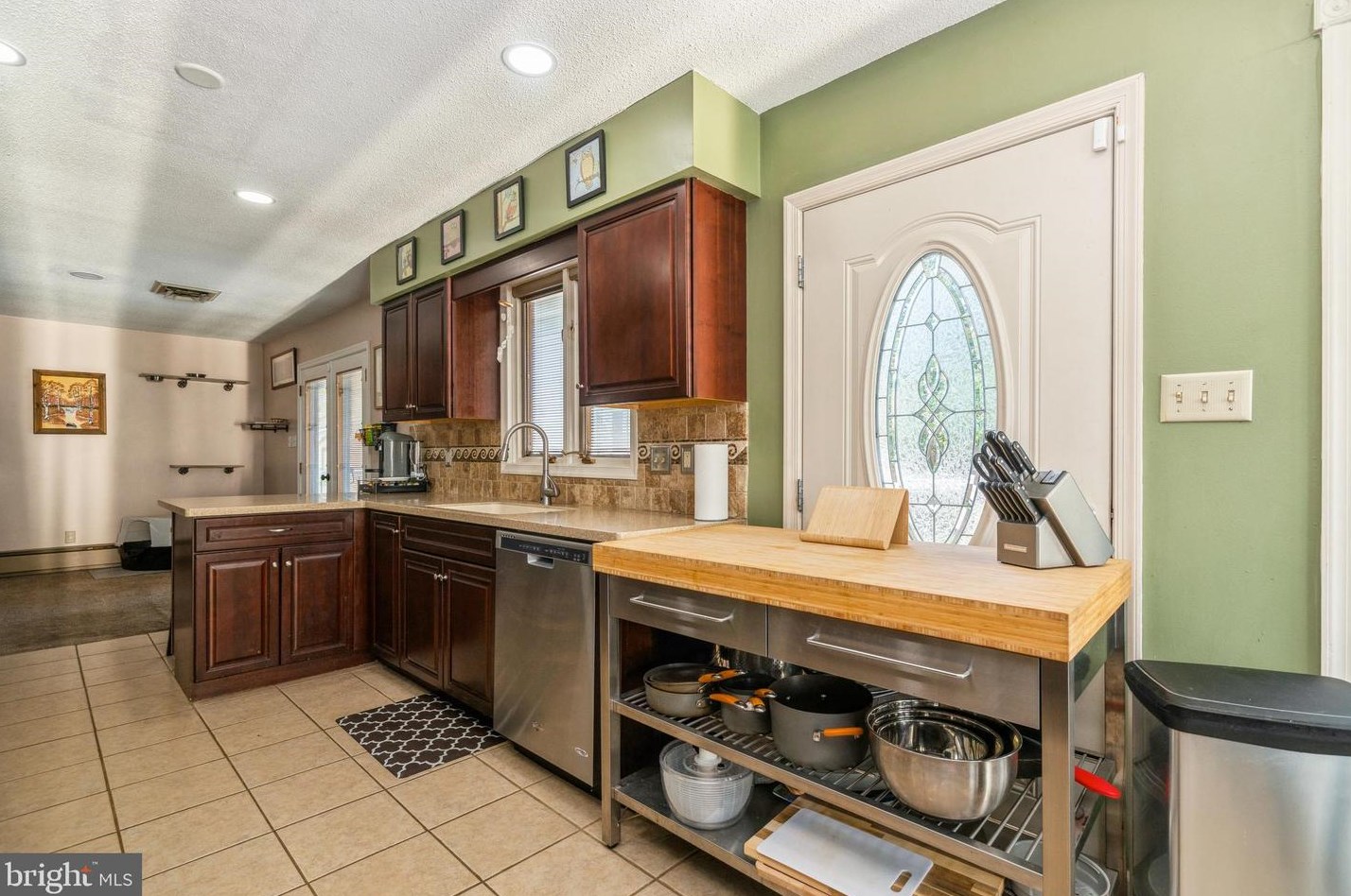 18 Grace Ave, Pennsville NJ  08070-1205 exterior