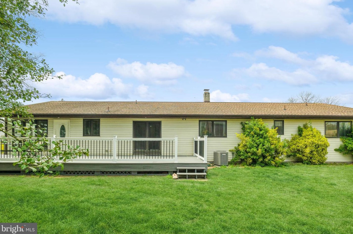 18 Grace Ave, Pennsville NJ  08070-1205 exterior