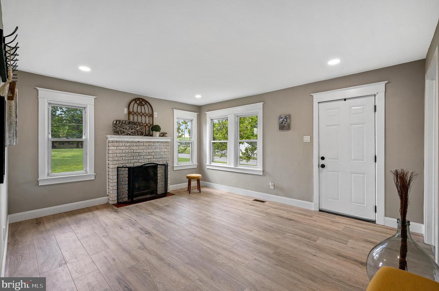 8 Kansas Rd, Pennsville NJ  08070-3612 exterior