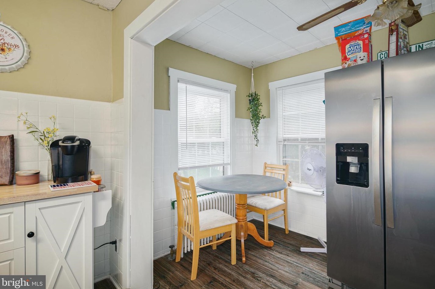 292 C St, Carneys Point Township NJ  08069-2337 exterior