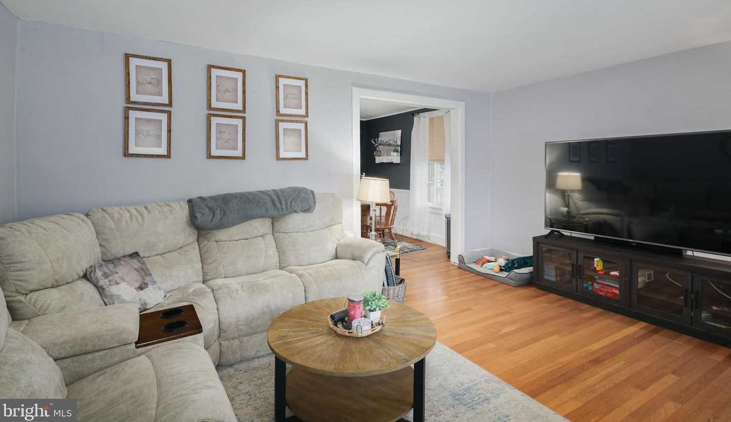 292 C St, Carneys Point Township NJ  08069-2337 exterior