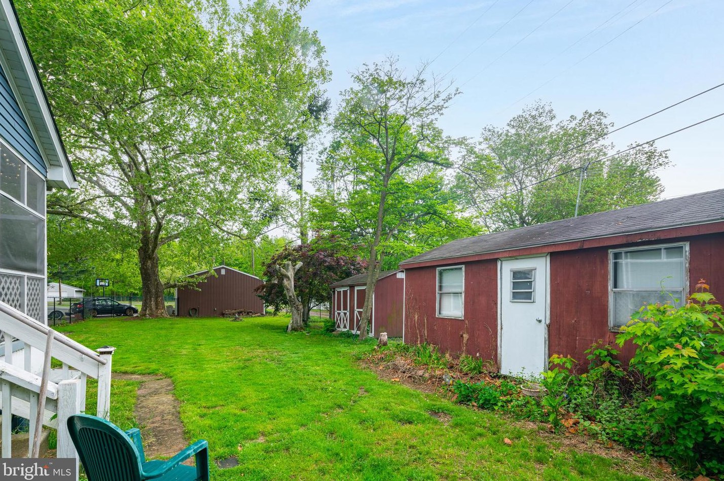 292 C St, Carneys Point Township NJ  08069-2337 exterior