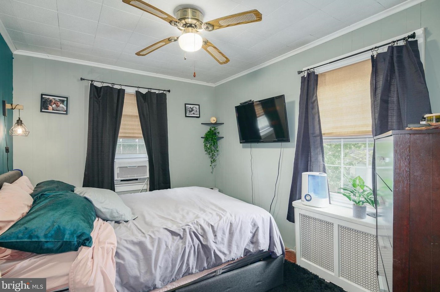 292 C St, Carneys Point Township NJ  08069-2337 exterior