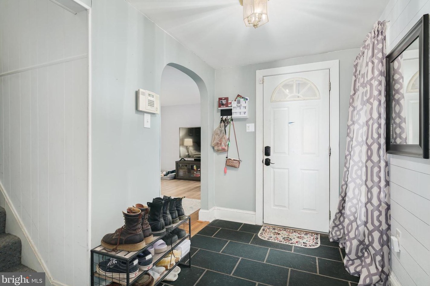 292 C St, Carneys Point Township NJ  08069-2337 exterior