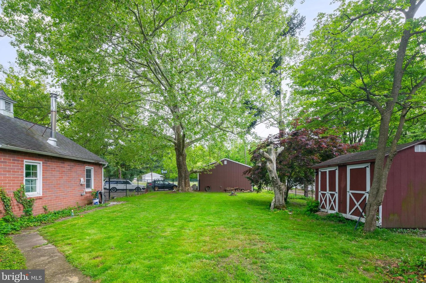 292 C St, Carneys Point Township NJ  08069-2337 exterior