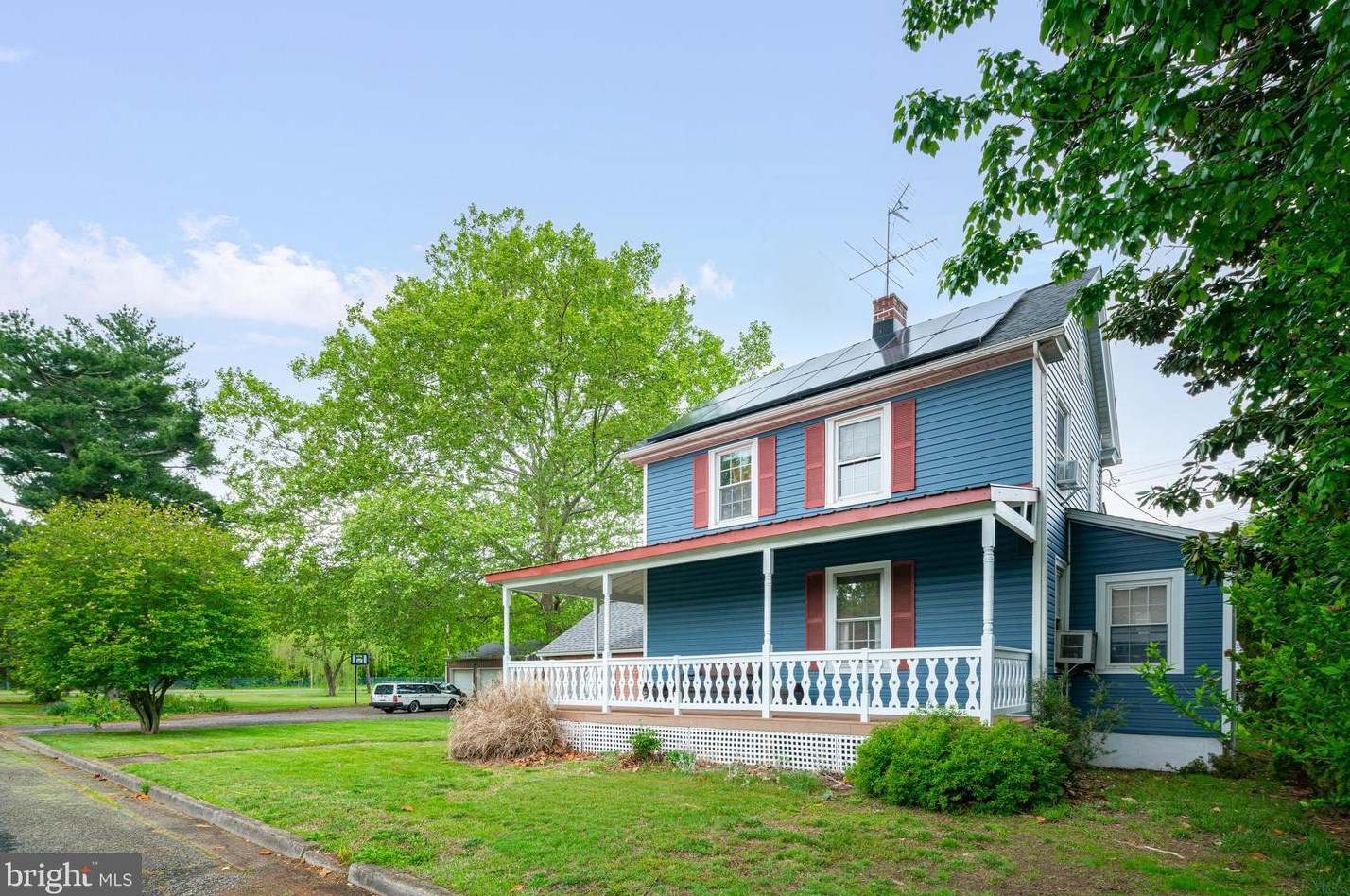292 C St, Carneys Point Township NJ  08069-2337 exterior