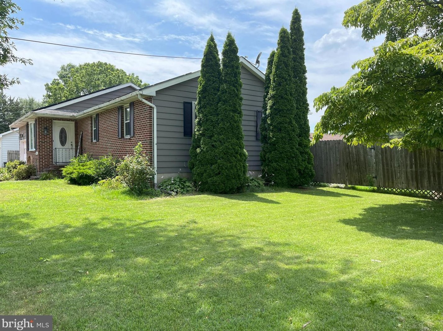 51 Penn Bch Dr, Pennsville NJ 08070-3643 exterior