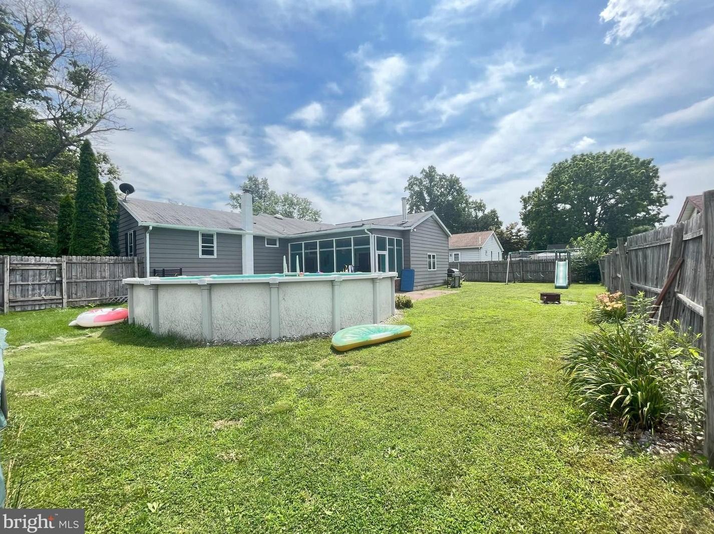 51 Penn Bch Dr, Pennsville NJ 08070-3643 exterior