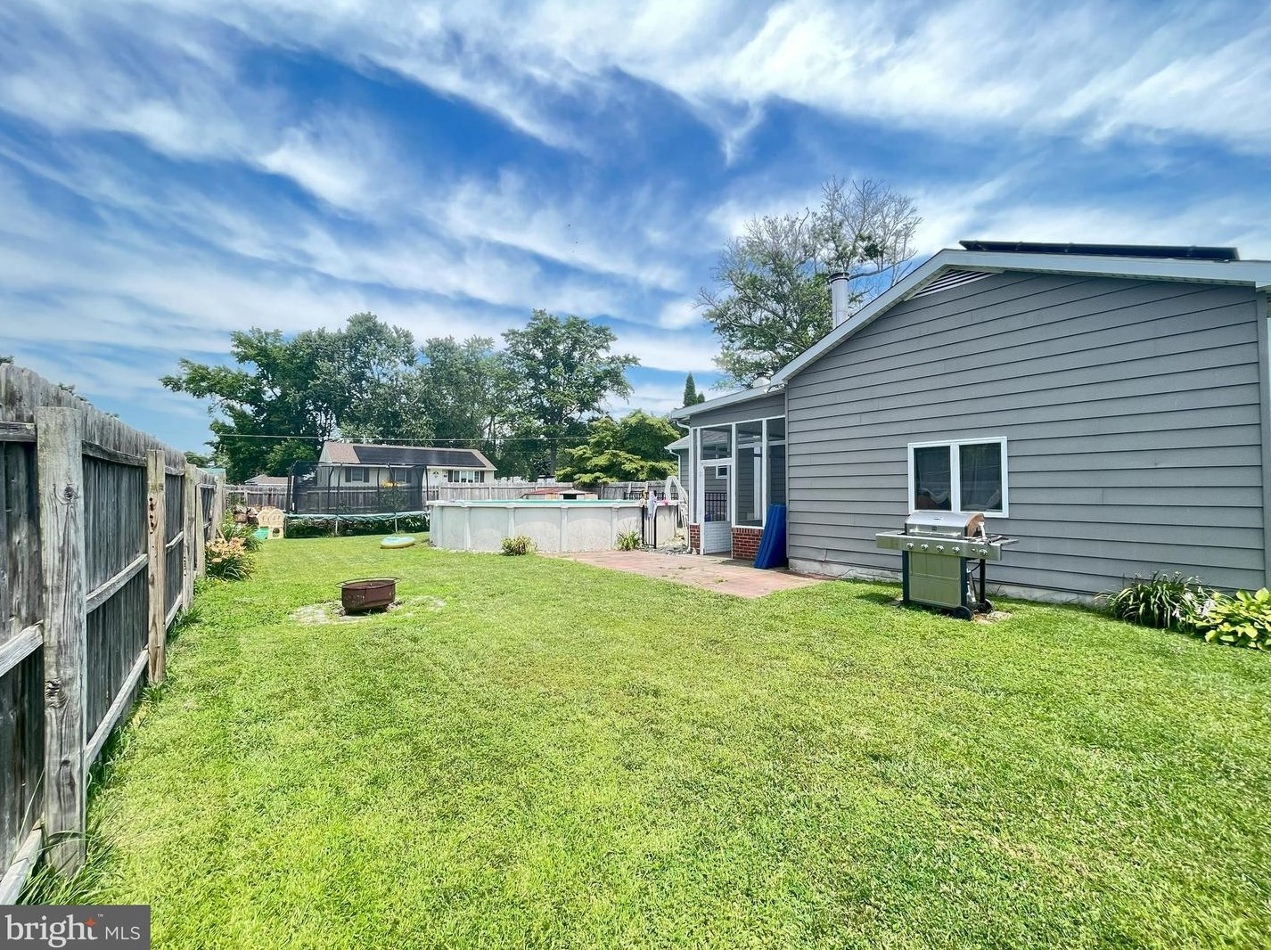 51 Penn Bch Dr, Pennsville NJ 08070-3643 exterior