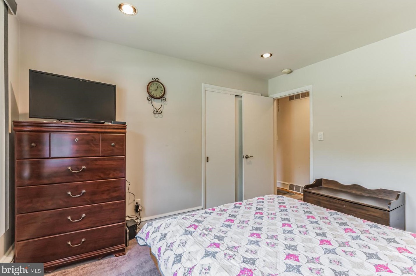 269 Pittsfield St, Pennsville NJ 08070-1921 exterior