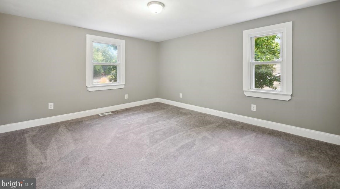 285 Hook Rd, Pennsville NJ 08070-1929 exterior