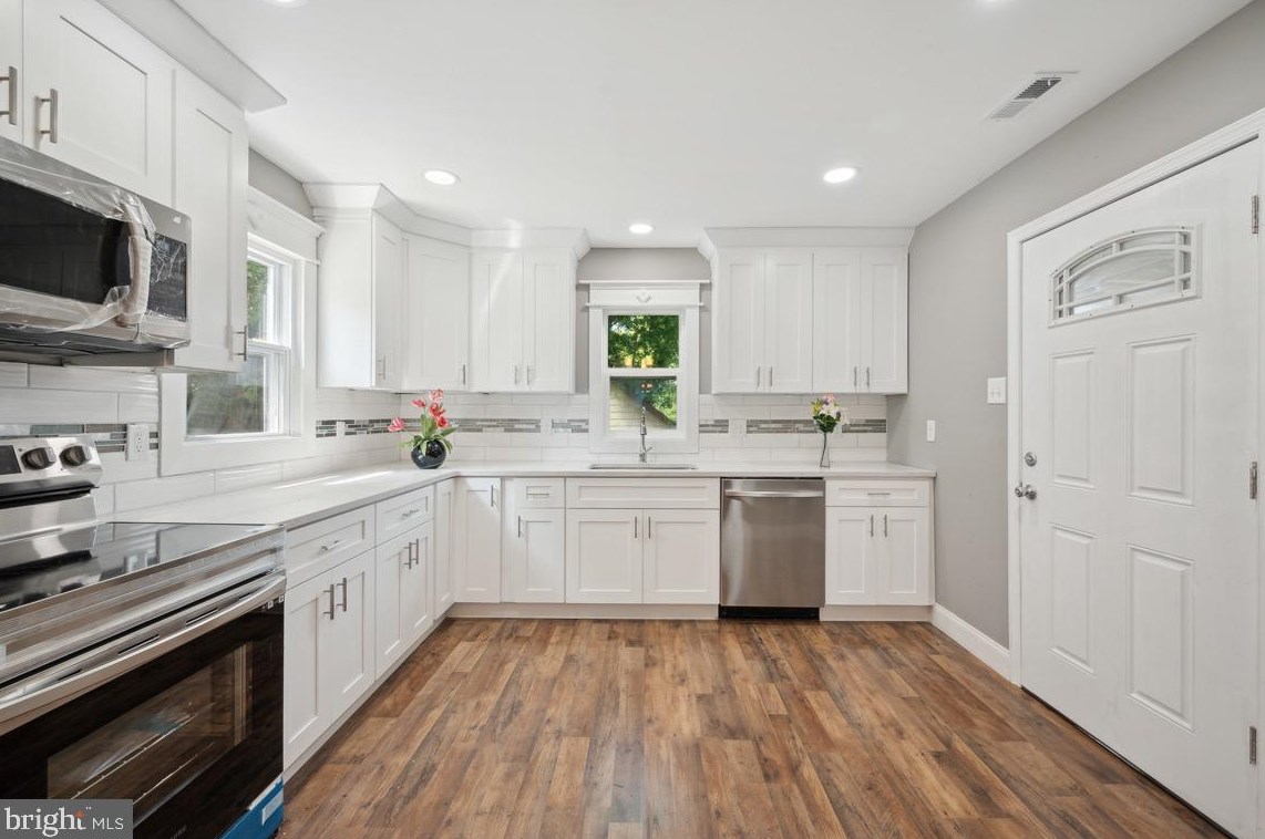 285 Hook Rd, Pennsville NJ 08070-1929 exterior