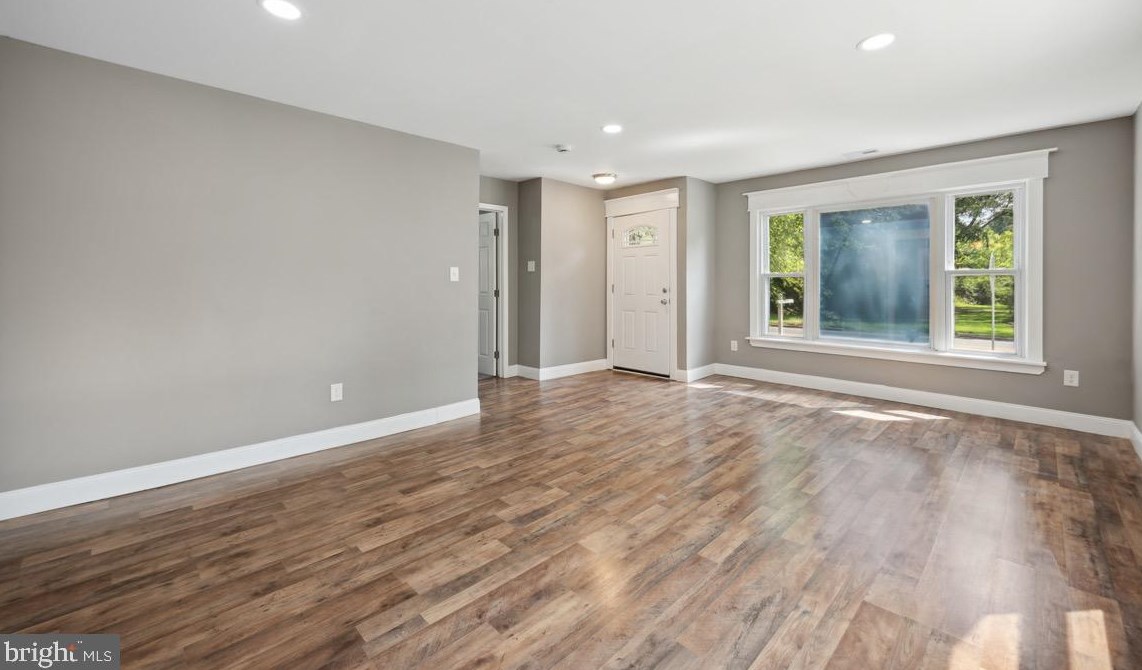 285 Hook Rd, Pennsville NJ 08070-1929 exterior