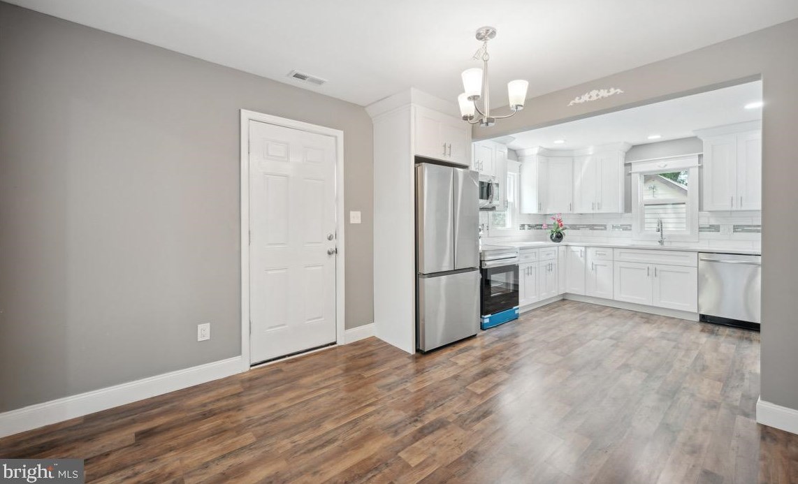 285 Hook Rd, Pennsville NJ 08070-1929 exterior