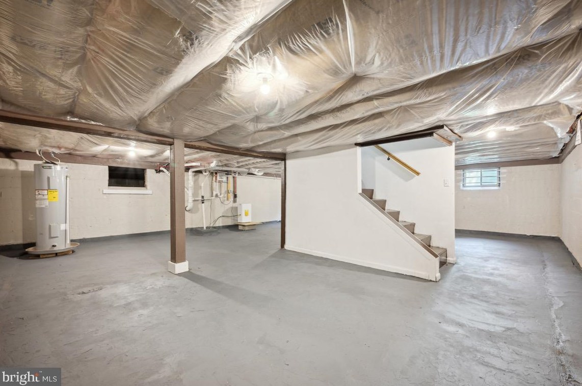 285 Hook Rd, Pennsville NJ 08070-1929 exterior